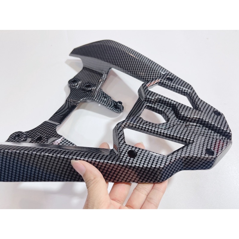 Cảng sau nguyên khối Rocket lắp xe WinnerX, tay dắt WinX màu đen nhám & carbon sắc nét gắn như zin