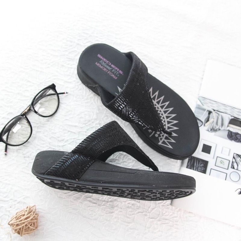 DÉP XỎ NGÓN SKETCHERS ĐEN SIÊU ÊM SIÊU NHẸ