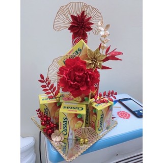 Sung trang trí giỏ quà tết tháp bánh
