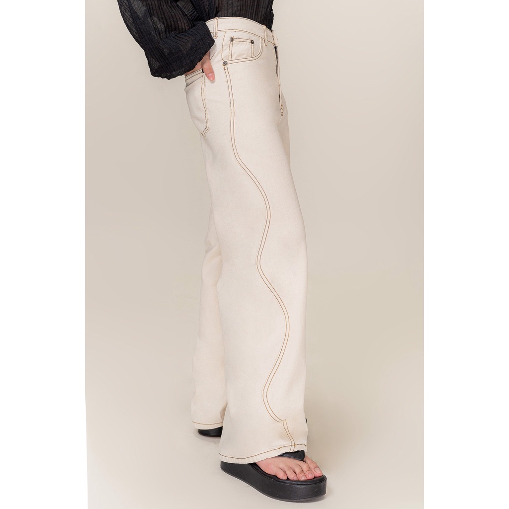 LIBÉ - Quần dài khaki dáng suông ống rộng tạo kiểu gợn sóng màu trắng kem