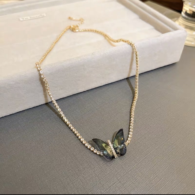 choker hình bướm