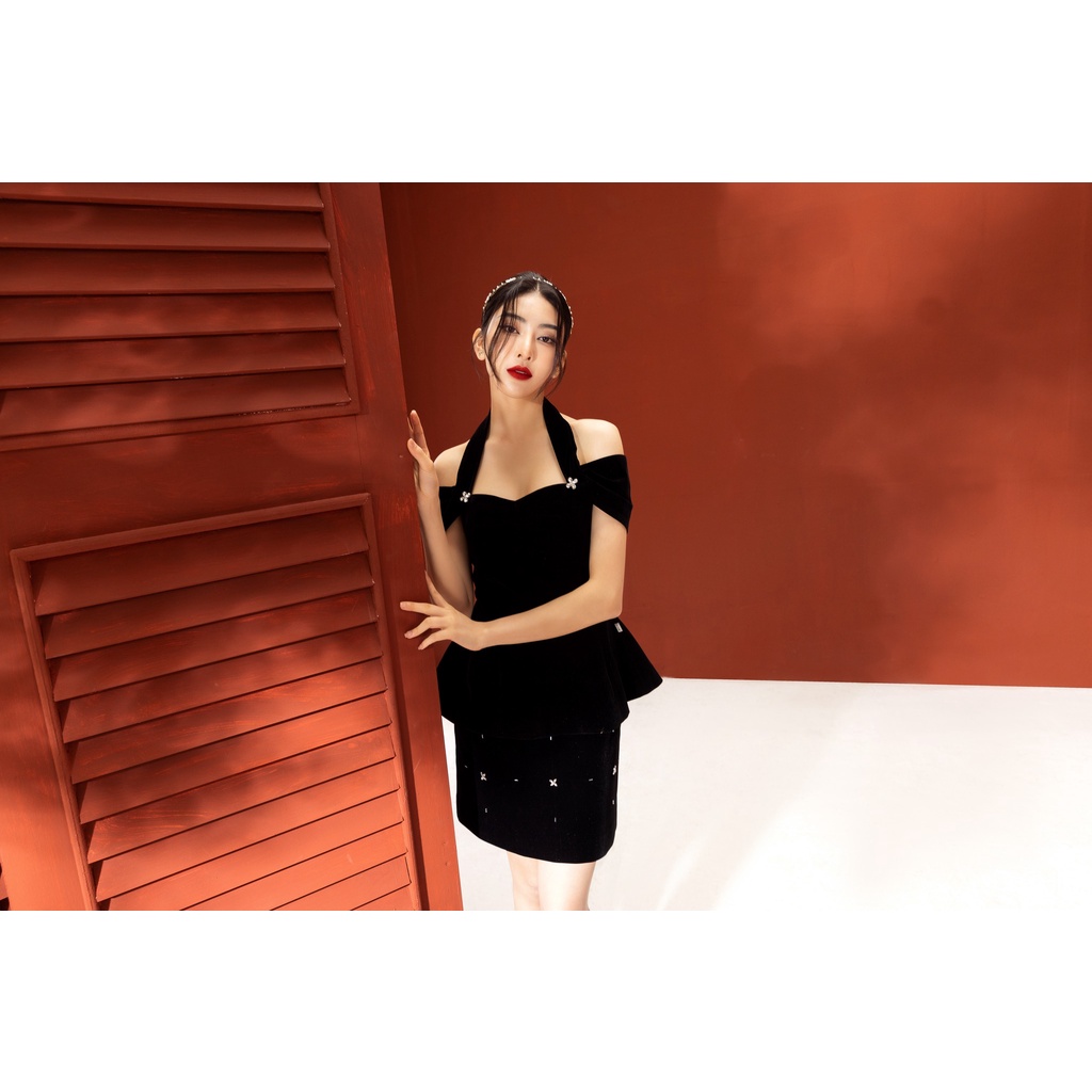 Áo eo xòe bổ mảnh hở vai D.CHIC MS: 1811904