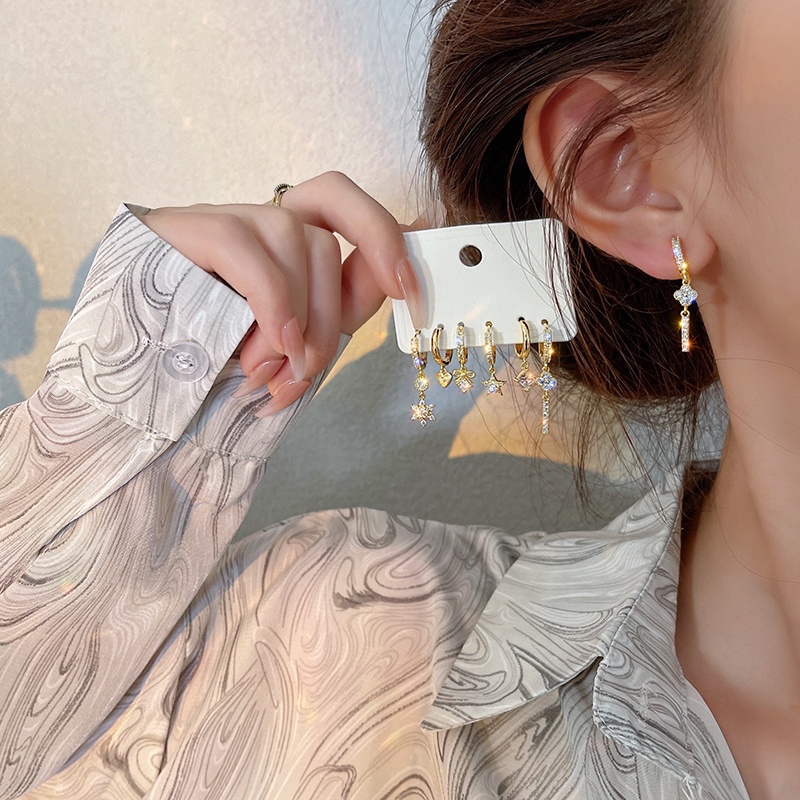 Bộ Khuyên Tai Mặt Trăng Và Ngôi Sao Bằng Đồng Đính Đá Zircon Thời Trang Hàn Quốc Cho Nữ