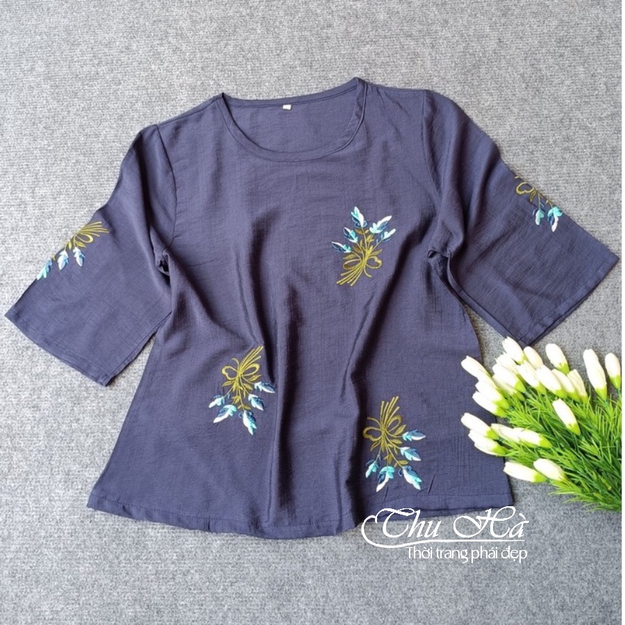 Áo trung niên nữ cổ tròn tay lỡ thêu hoa Thu Hà form rộng bigsize chất liệu đũi tơ mềm nhẹ mát AKH.54