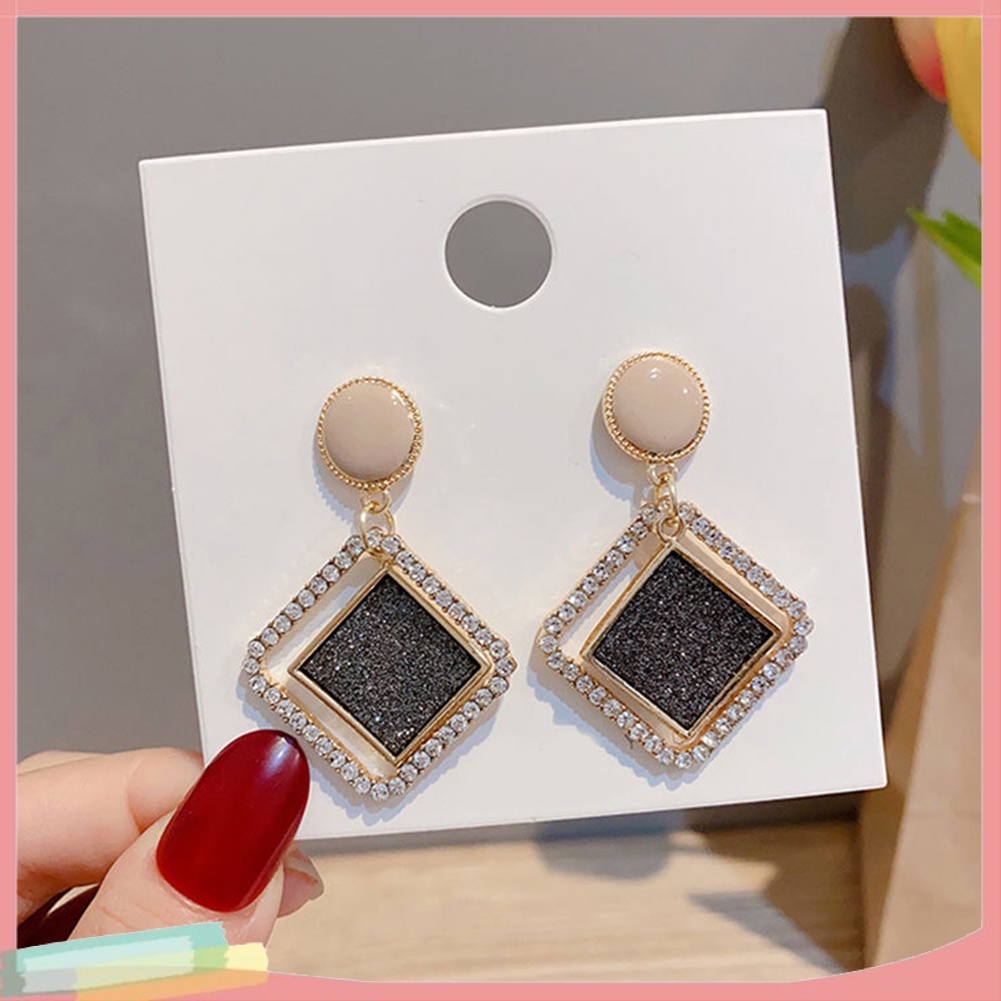 Đôi Khuyên Tai Hình Thoi Đính Kim Cương Giả Thời Trang Cho Nữ