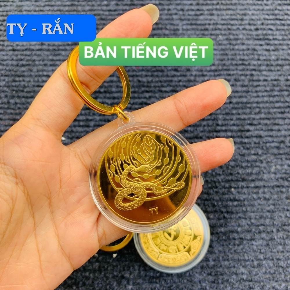 Móc Khóa Đồng Xu 12 Con Giáp Mạ Vàng Treo Oto, Xe Máy Phong Thủy [BẢN TIẾNG VIỆT]
