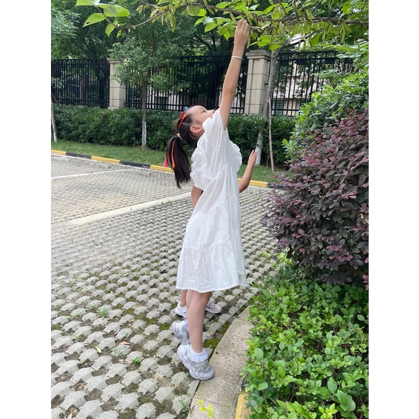 Đầm dài công chúa phối bèo màu trắng đáng yêu cho bé gái