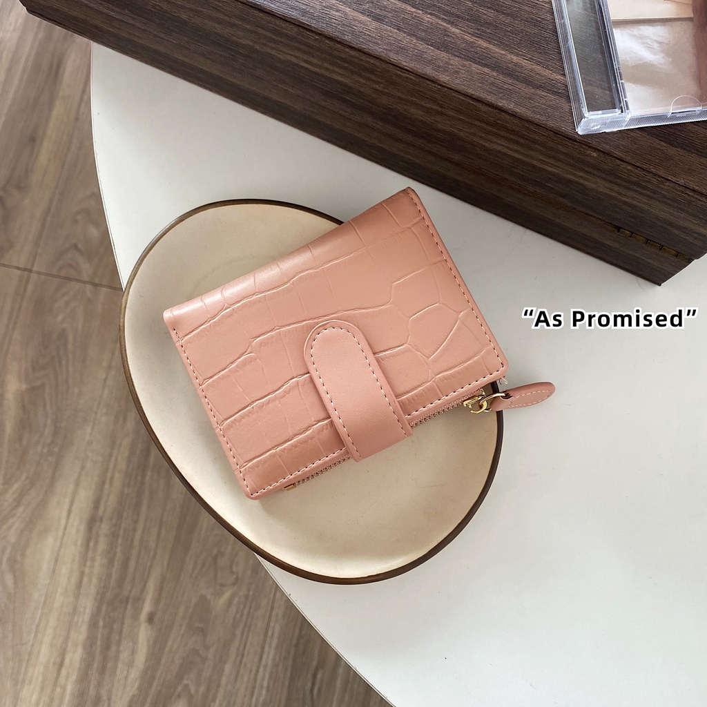 Ví ngắn cầm tay dạng gập Martha vân da 06S-H