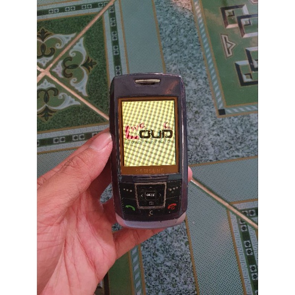 Điện thoại Samsung Sgh E250 nghe gọi