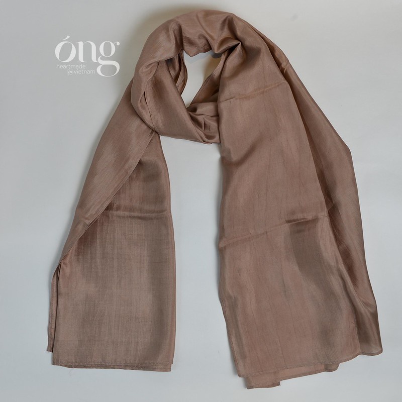 Khăn lụa, khăn quàng cổ 100% từ sợi tơ tằm tự nhiên màu Socola - Óng Silk