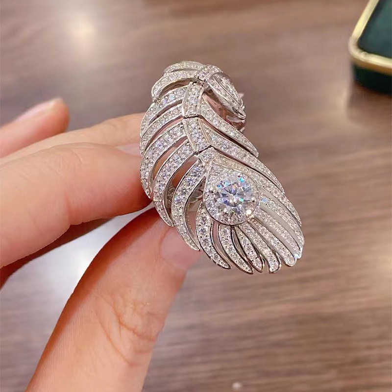 Nhẫn hở hình lông vũ đính kim cương lấp lánh toàn bộ bề mặt có thể điều chỉnh được sang trọng dễ phối đồ cho nữ