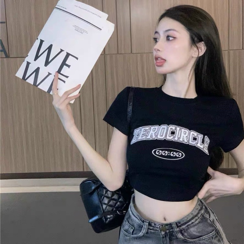 áo croptop in chữ ricki trắng đen ôm body