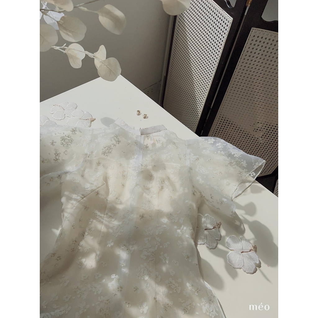 Áo dài thiết kế Méo shop chiết eo tay bồng hoa nổi cao cấp Nhã Minh, chưa bao gồm quần