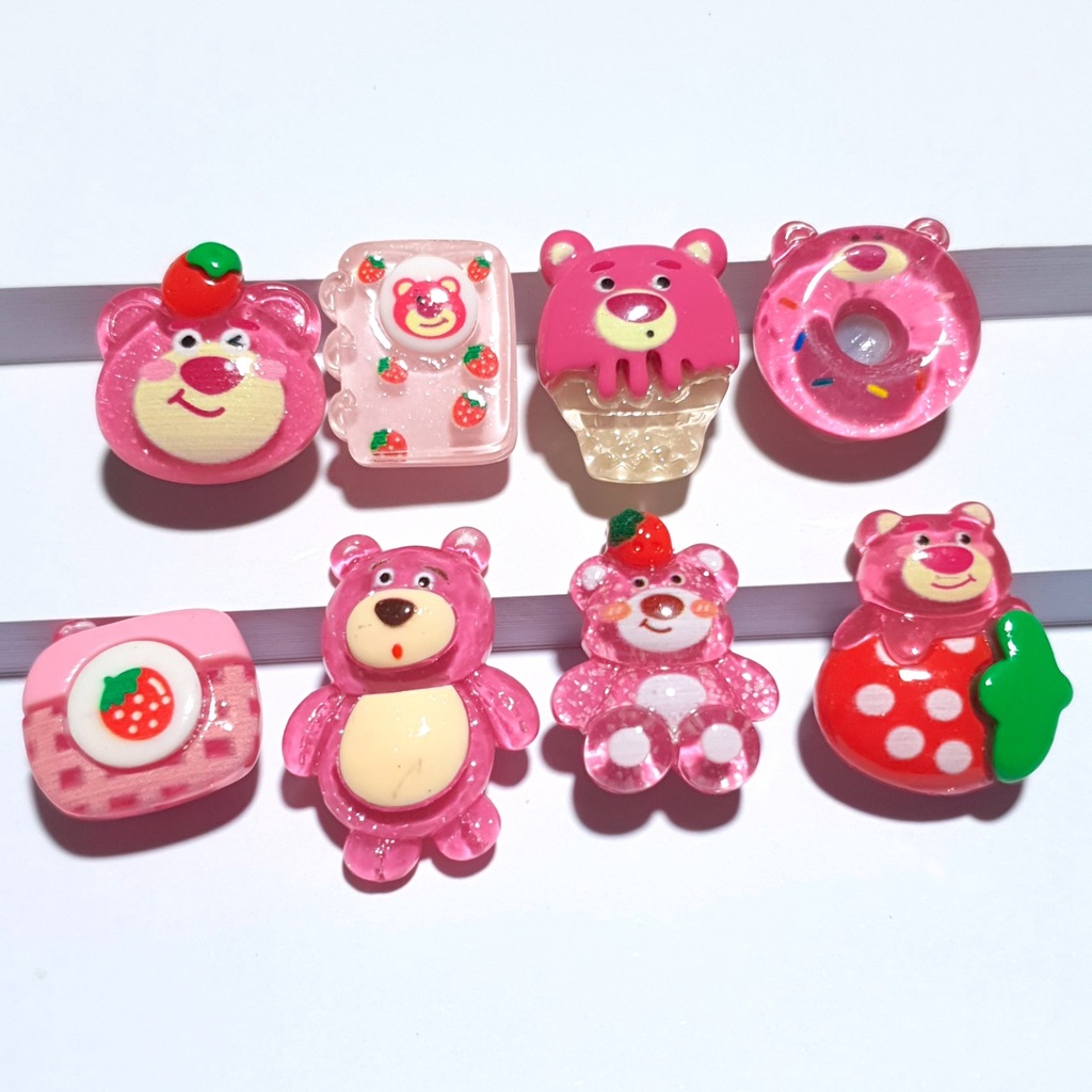 [Gấu Dâu] Sticker Trang Trí Dép Cross / Nút Gắn Hkdesign Mẫu Gấu Pink Ôm Dâu Gắn Sục/ Duet Nữ (1 Cái)