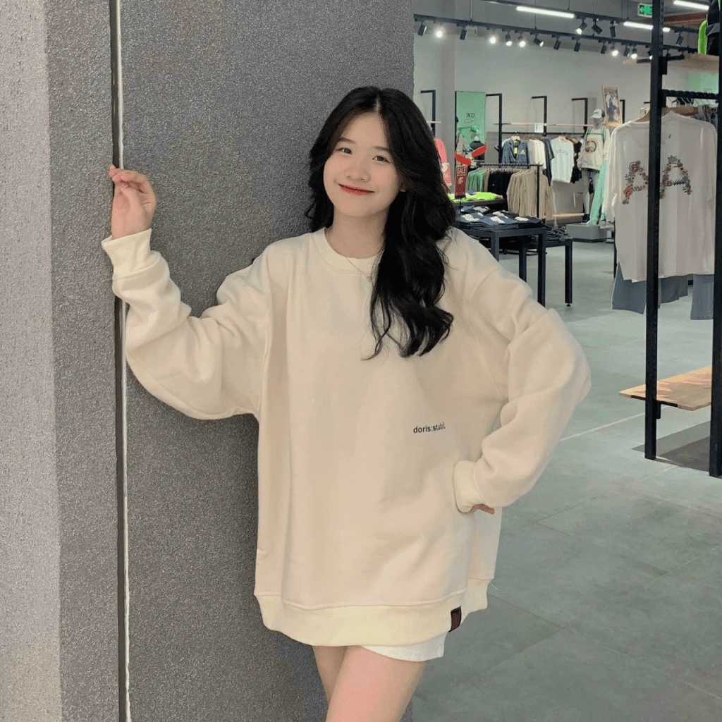 Áo Sweater Nữ Chui Đầu Vải Nỉ Mềm Màu Kem Form Rộng Mặc Đẹp NEW UNISEX