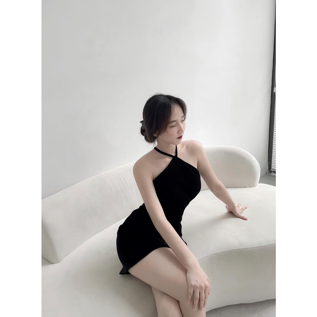 Đầm đen cổ yếm chéo dây lưng