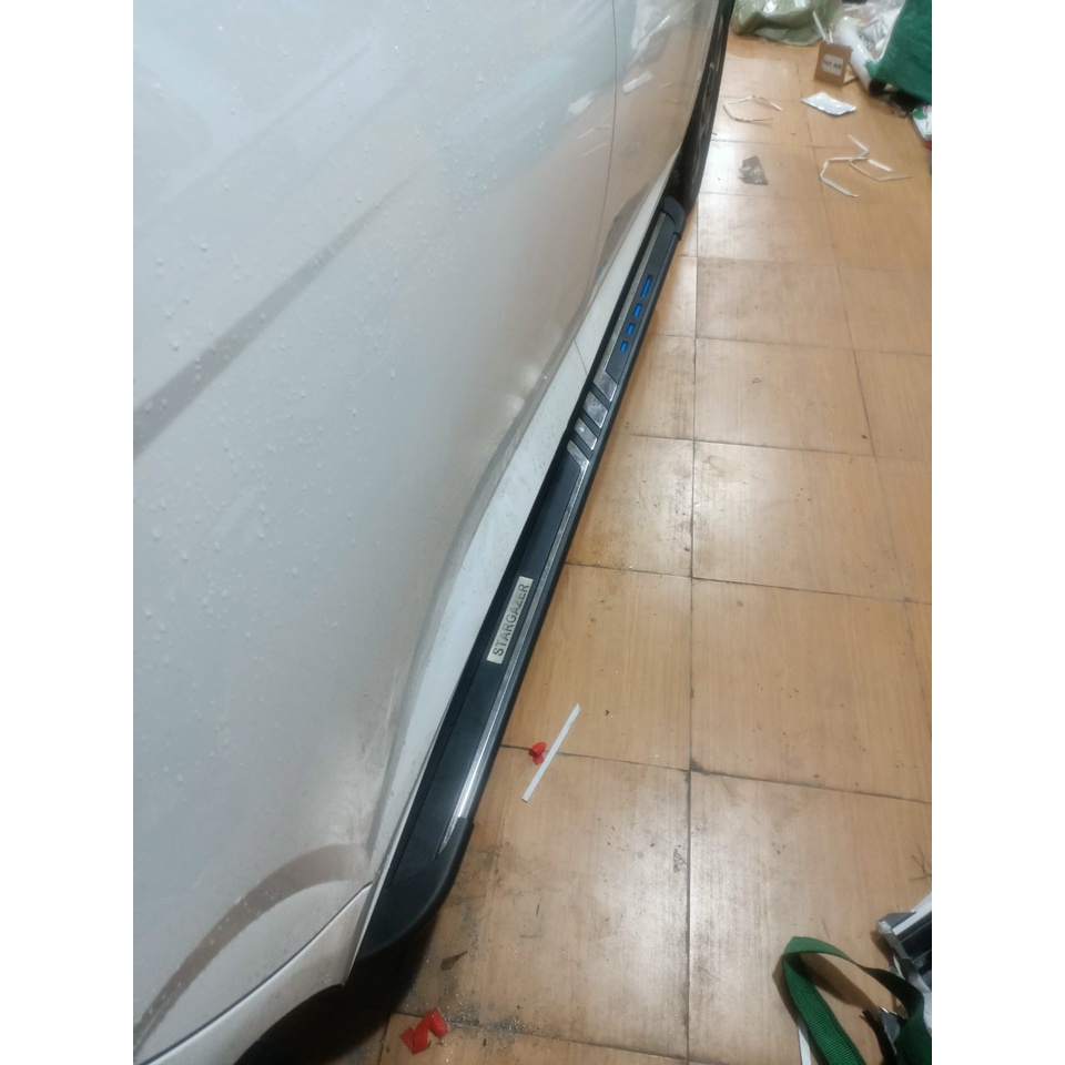Bậc lên xuống, bệ bước chân xe Hyundai Stargazer 2022