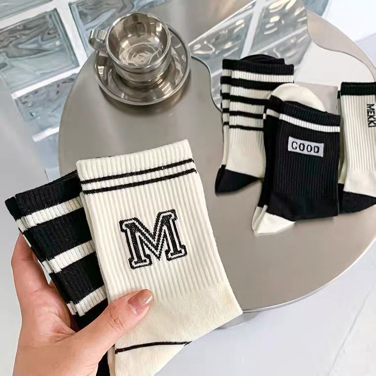 Vớ Cotton Cổ Cao Họa Tiết Sọc Caro Trắng Đen Phong Cách Hàn Quốc Cho Nữ jp5