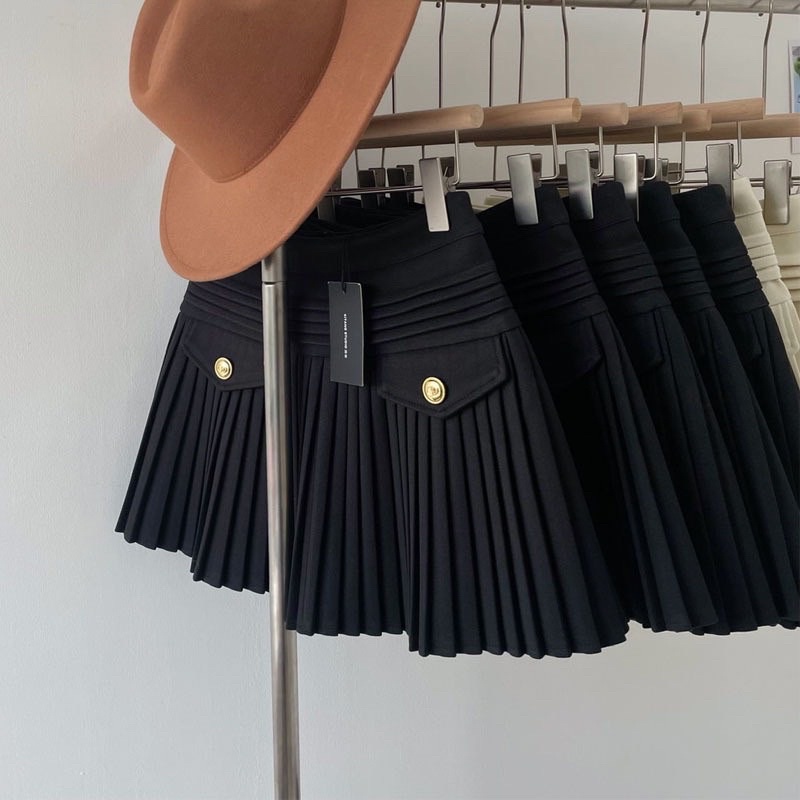 Chân váy xếp ly lưng cao xoè kèm nắp túi có khuy