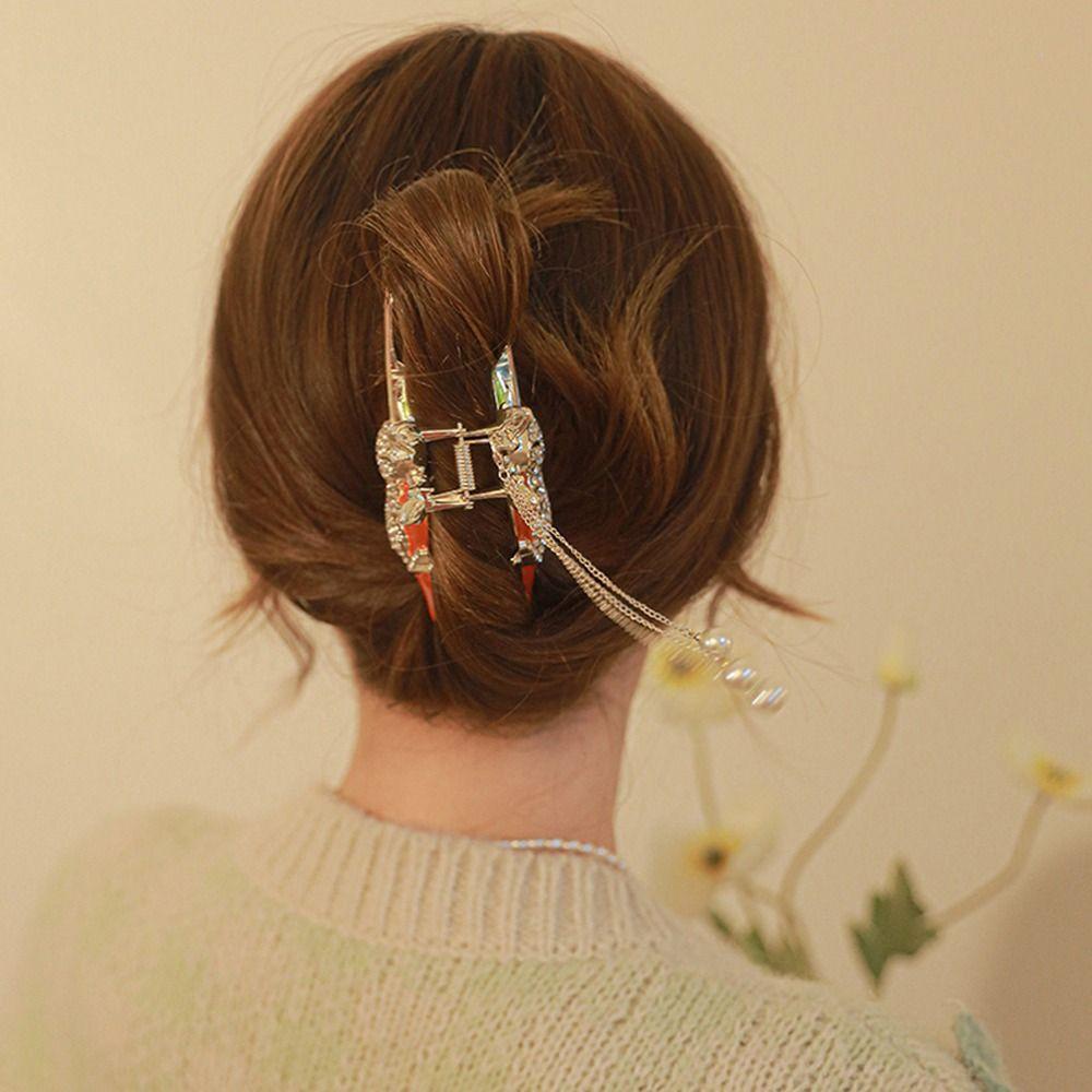 Kẹp Tóc Đuôi Ngựa Hình Thỏ / Cà Rốt Phối Tua Rua Dễ Thương Thời Trang Cho Bạn Gái 2life