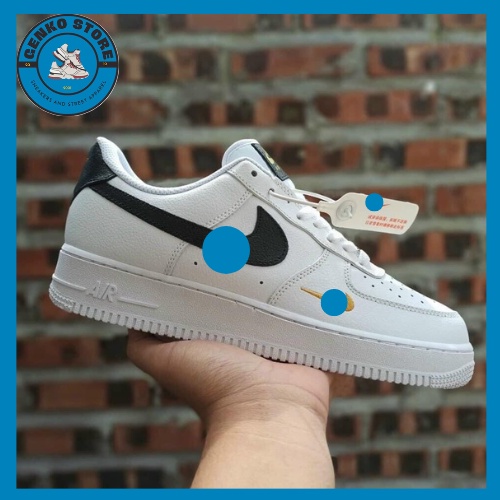 Giày thể thao nam nữ Nike vệt đen - Giày Air Force 1- Nike vệt đen giá rẻ, phong cách soft boy