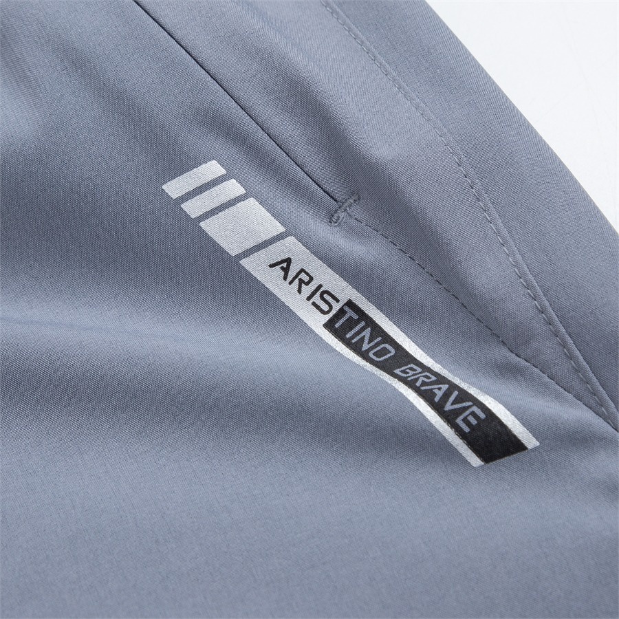 Quần gió nam ARISTINO dáng suông vừa, mặt vải mềm mại, sắc nét -AWP005W2