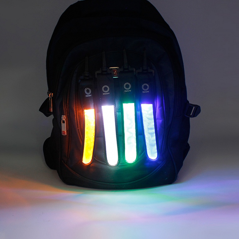 Ba Lô Có Đèn LED 3 Chế Độ Kèm Móc Tiện Dụng Cho Xe Đạp Leo Núi