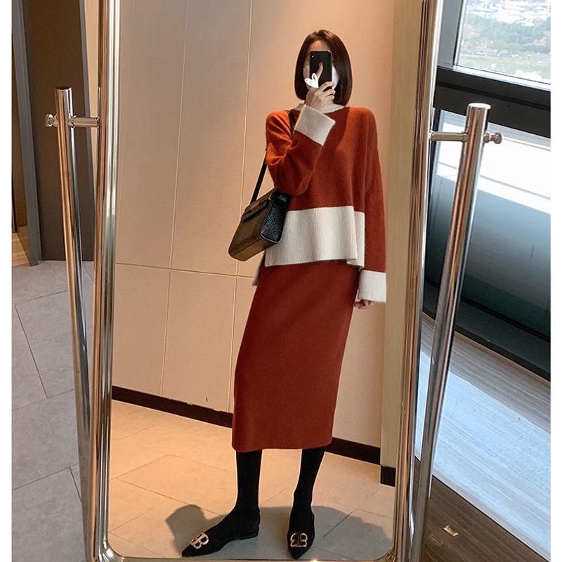 Bộ Áo Sweater Phối Chân Váy Đỏ Hoàng Gia Thời Trang Thu Đông 2022 Cho Nữ