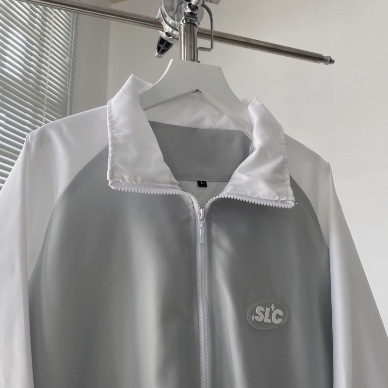 Áo khoác dù nữ 2 lớp khoá zip có túi in hình SLC unisex form rộng màu xanh, đen