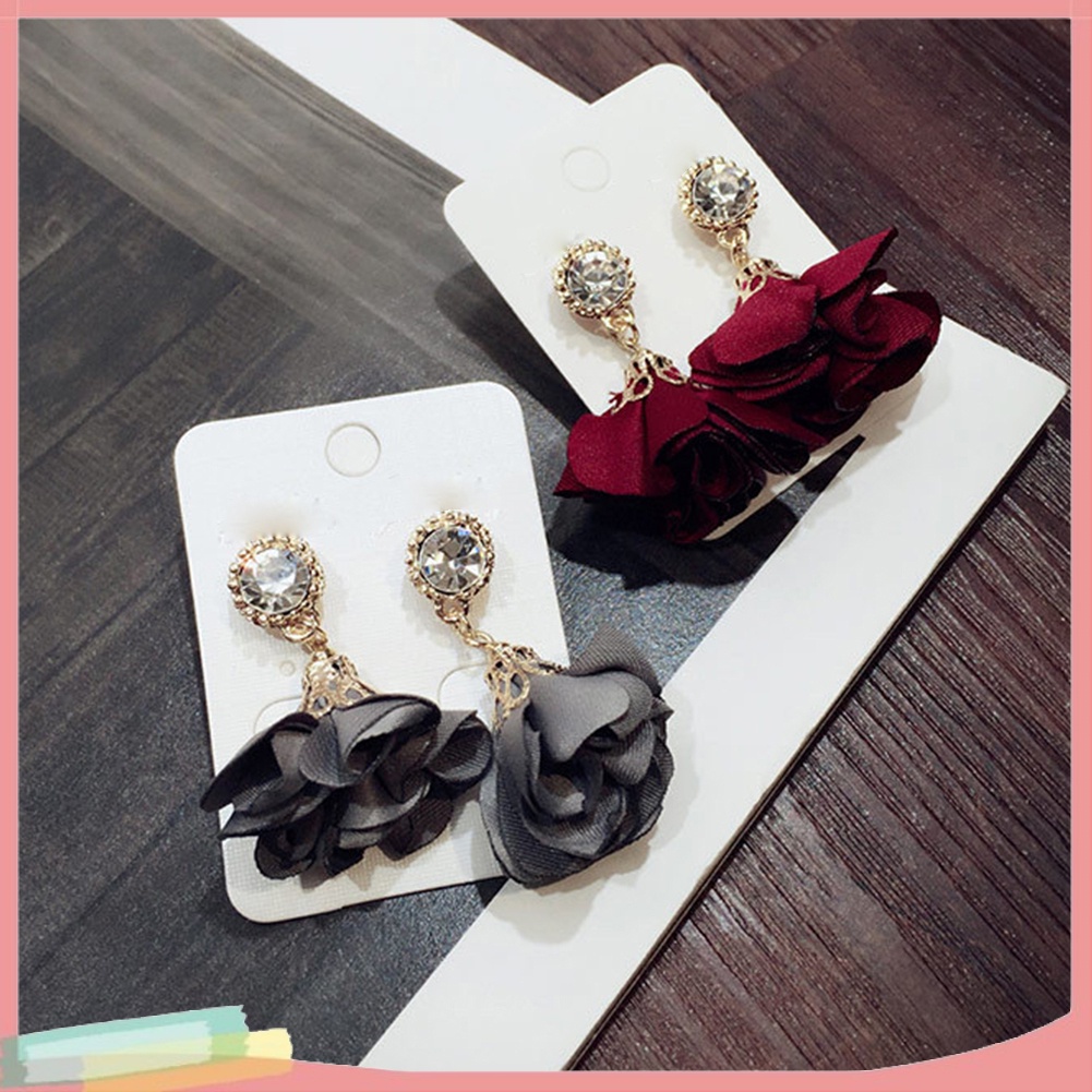 Đôi Khuyên Tai Hình Hoa Đính Kim Cương Giả Thời Trang Cho Nữ