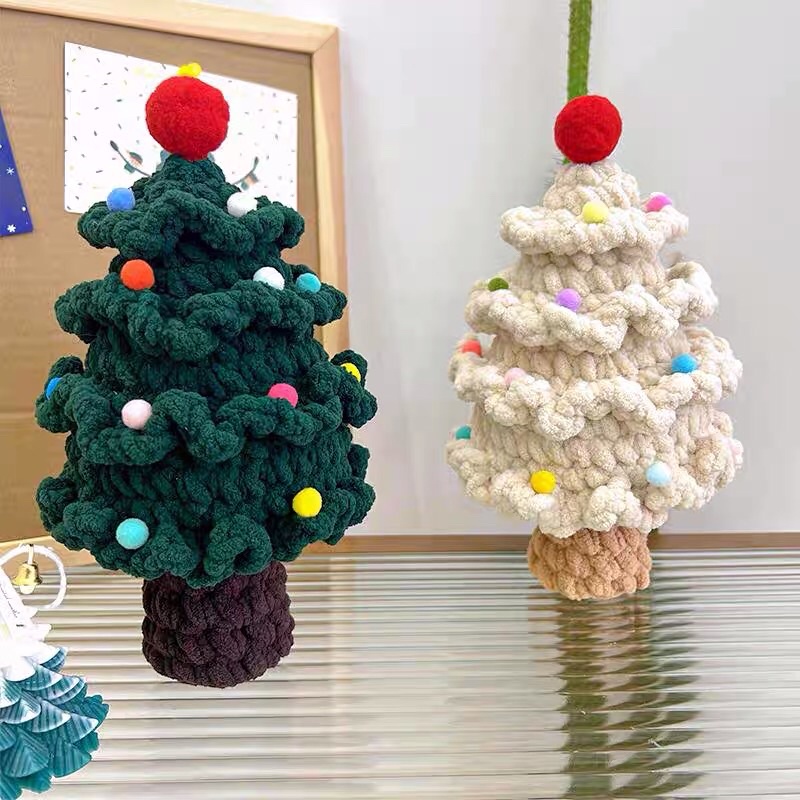 Cây thông bằng len làm quà giáng sinh xinh xắn by TheHerbie