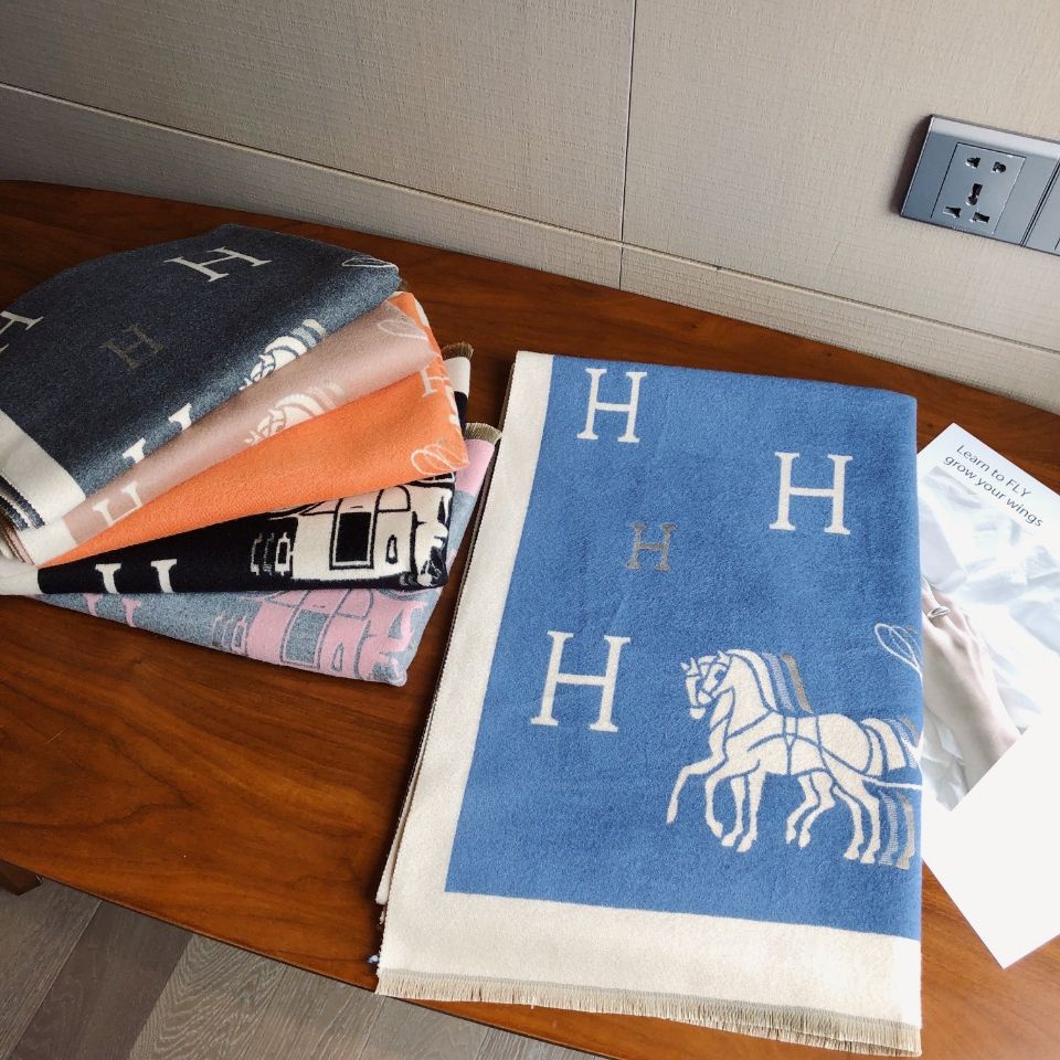 Khăn Choàng Hermes In Chữ Phong Cách Mới