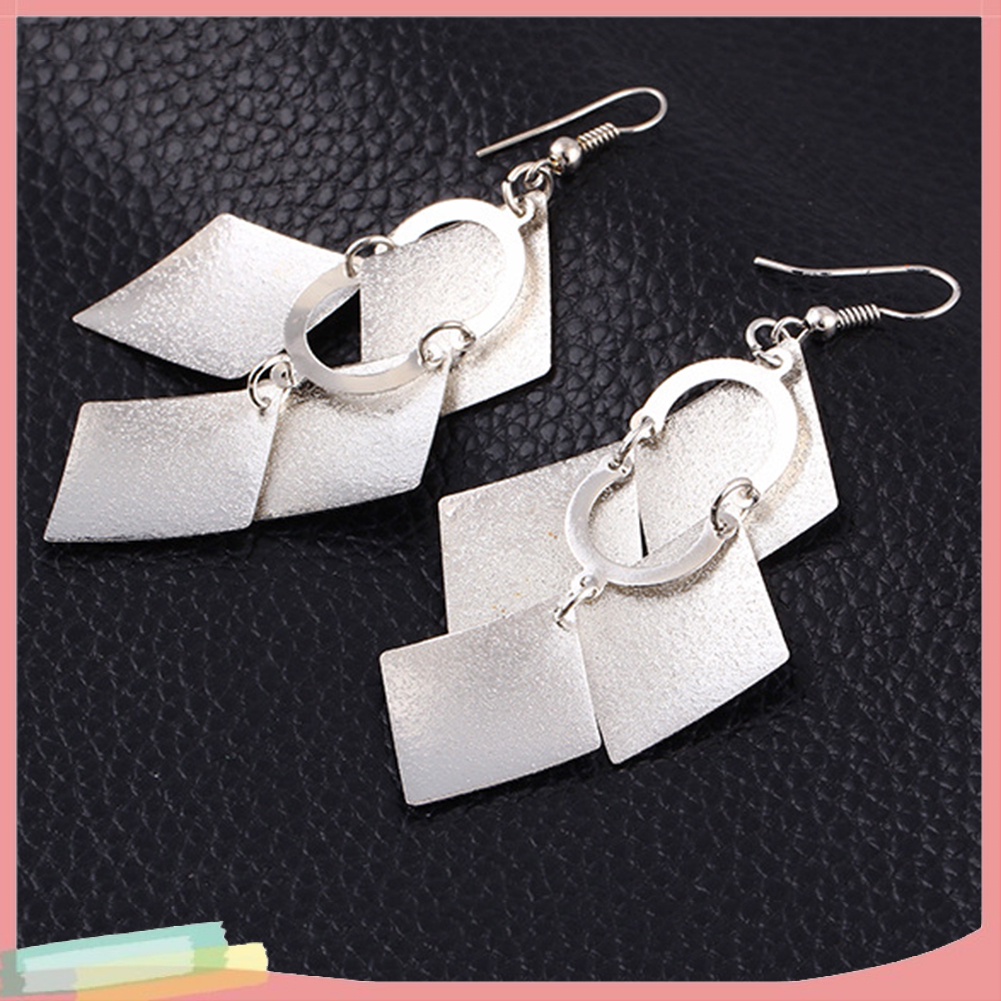 Đôi hoa tai hình thoi dát kim tuyến lấp lánh thời trang dành cho nữ