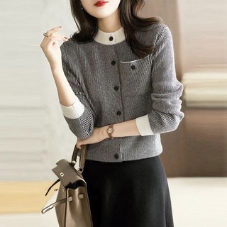 Áo len kẻ phối cổ trắng