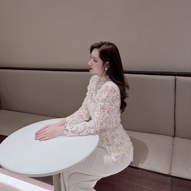 Áo Ren Hoạ Tiết Phối Lưới Kèm Áo Dây Sang Chảnh_Ảnh Shop Tự Chụp