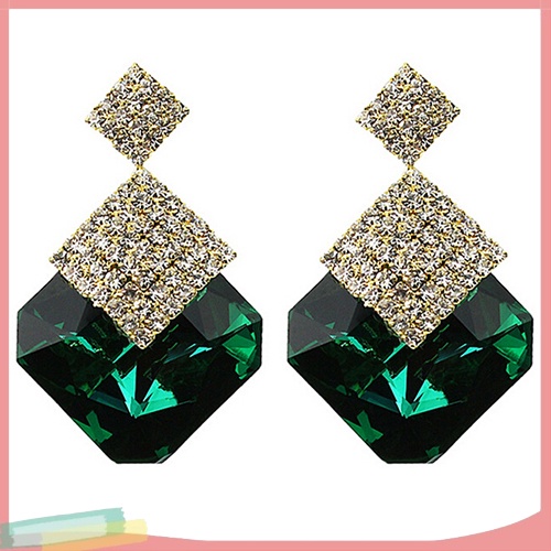 Đôi khuyên tai hình vuông nạm hạt đá lấp lánh quý phái và thanh lịch cho nữ