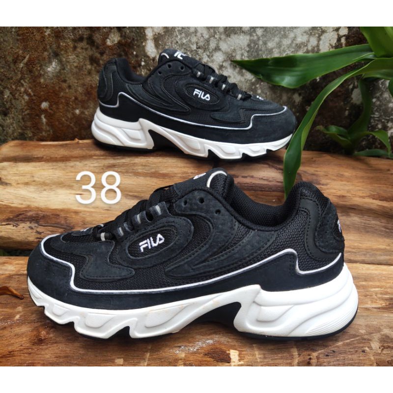 giày thể thao filaaaaaaa size 38 hàng chính hãng 95% 2hand cond cao