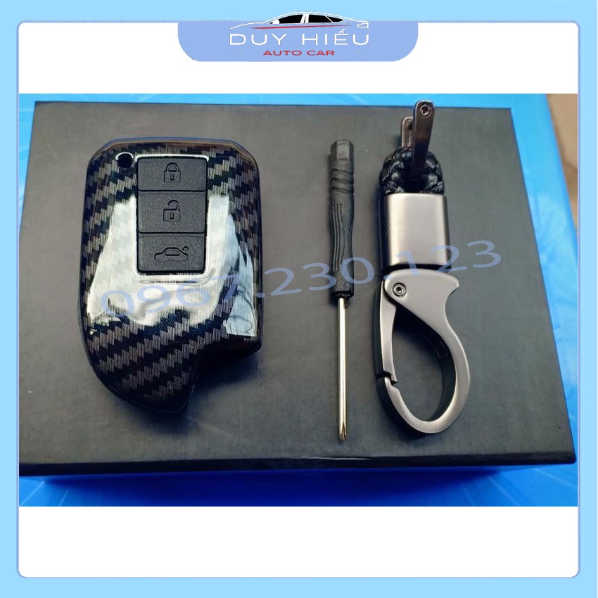 Ốp nhựa carbon lót silicon bảo vệ chìa khóa xe Toyota Vios, Yaris 2019-2020 kèm móc đeo INOX