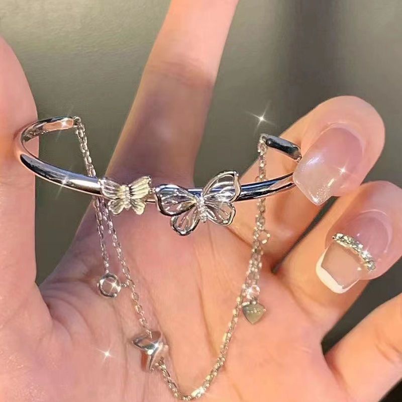 Vòng Tay Dây Xích Phối Mặt Hình Bướm Thiết Kế Mới Thời Trang Dành Cho Nữ