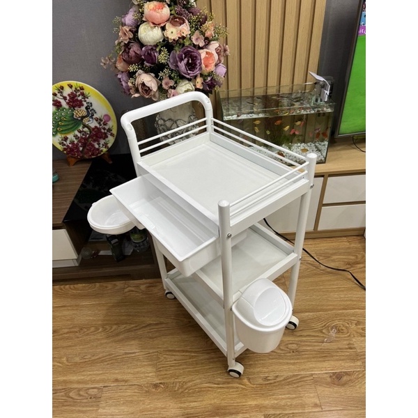 xe đẩy spa 3 tầng siêu đẹp. có kèm thùng rác tiện lợi