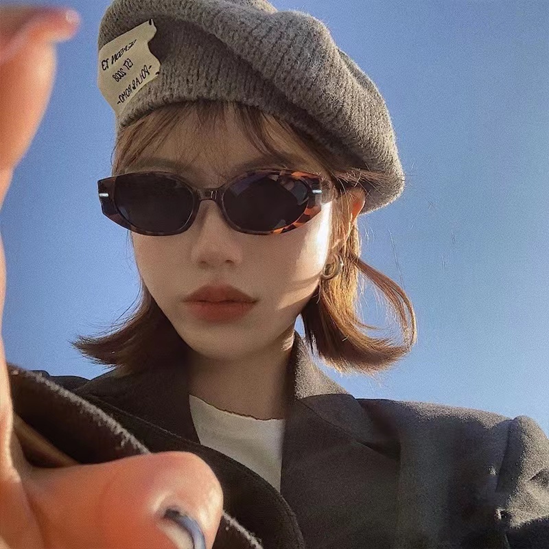 (KIQI-FASHION) COD Kính Mát Chống Tia UV Gọng Nhỏ Phong Cách Hip Hop Thời Trang Cho Nam Và Nữ