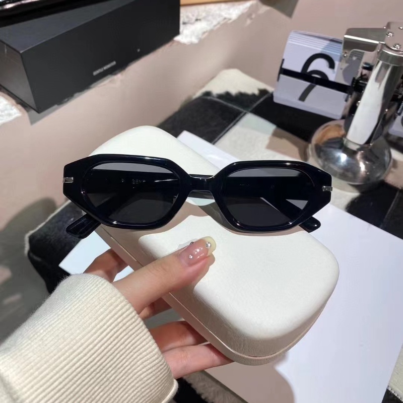 (KIQI-FASHION) COD Kính Mát Chống Tia UV Gọng Nhỏ Phong Cách Hip Hop Thời Trang Cho Nam Và Nữ