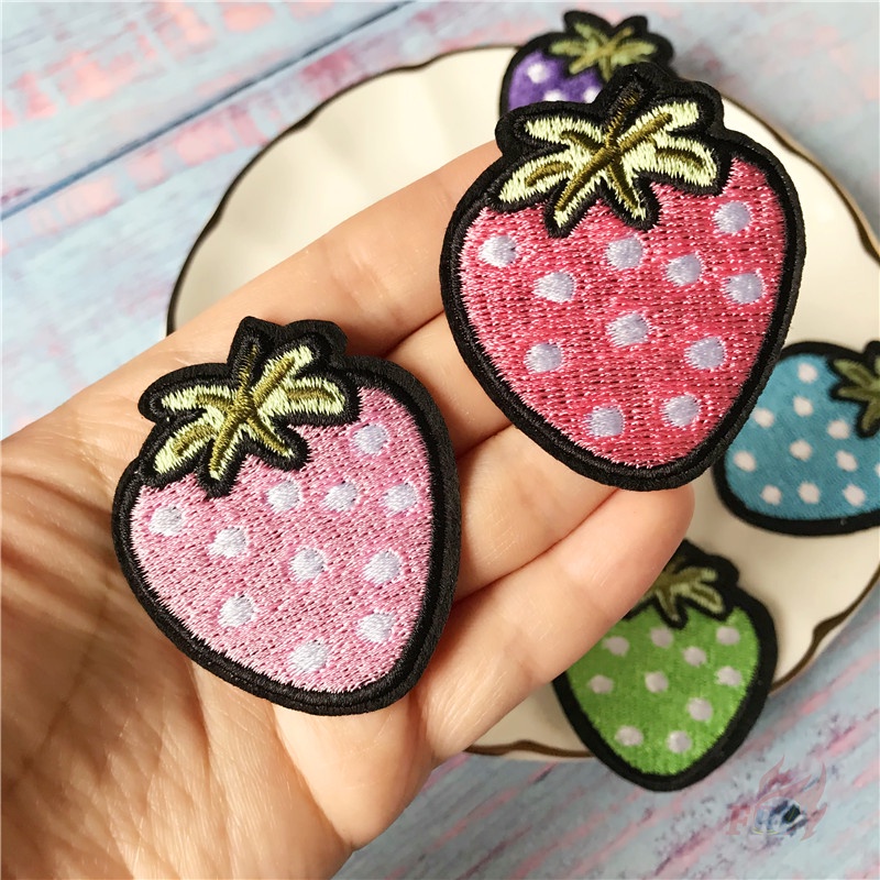 ☸ Ống Hút Trái Cây Bằng Sắt Chất Lượng Cao ☸ 1 Huy Hiệu Ủi Thêu Hình Trái Dâu (8 Màu)