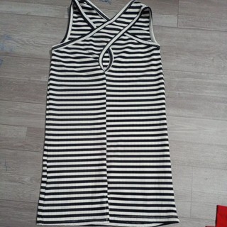 Áo thun + áo cổ trụ+ đầm
