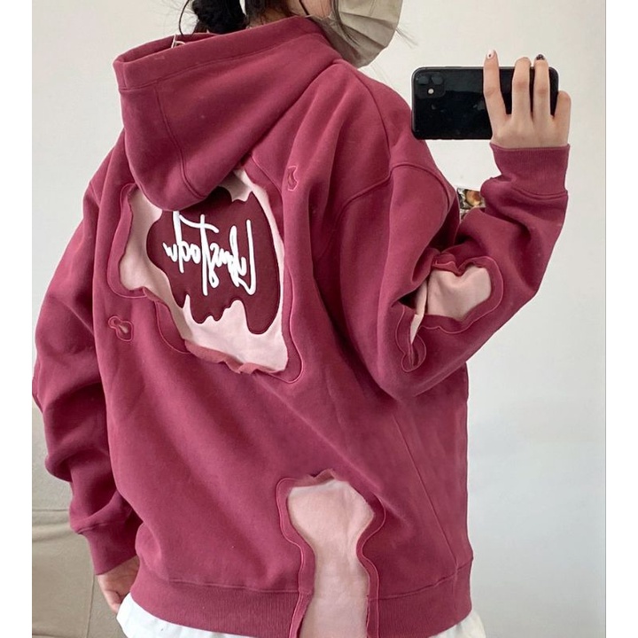 Áo hoodie hồng đỏ rách loang vá chữ in nổi