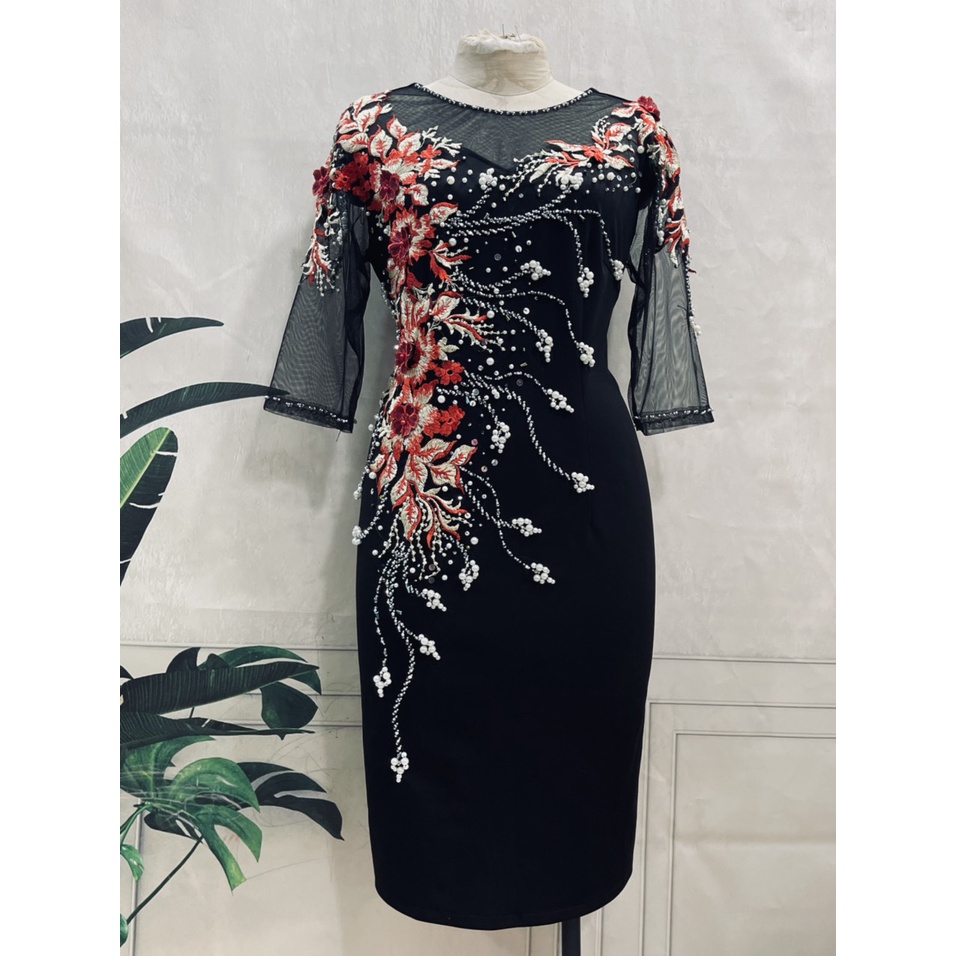 đầm trung niên dự tiệc, thiết kế sang trọng, màu đen, tay dài