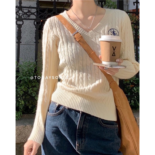 Áo len cổ V thêu logo