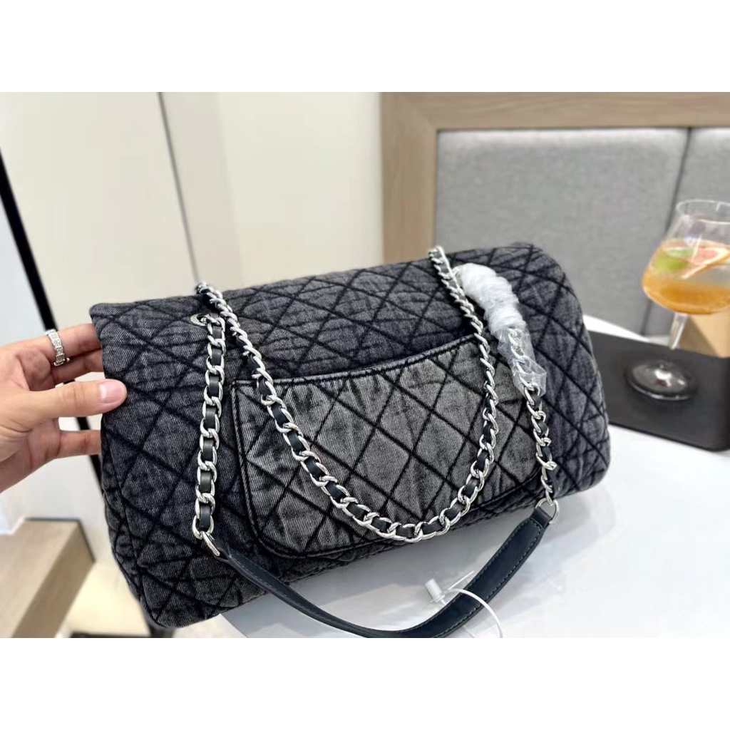 Túi Xách Denim Cỡ Lớn Phối Dây Xích Đính Đá Thiết Kế Mới Thời Trang Cho Nữ 77221228