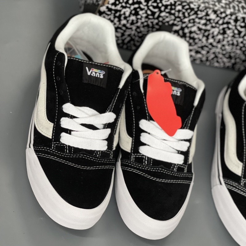 Giày Thể Thao Đen Trắng