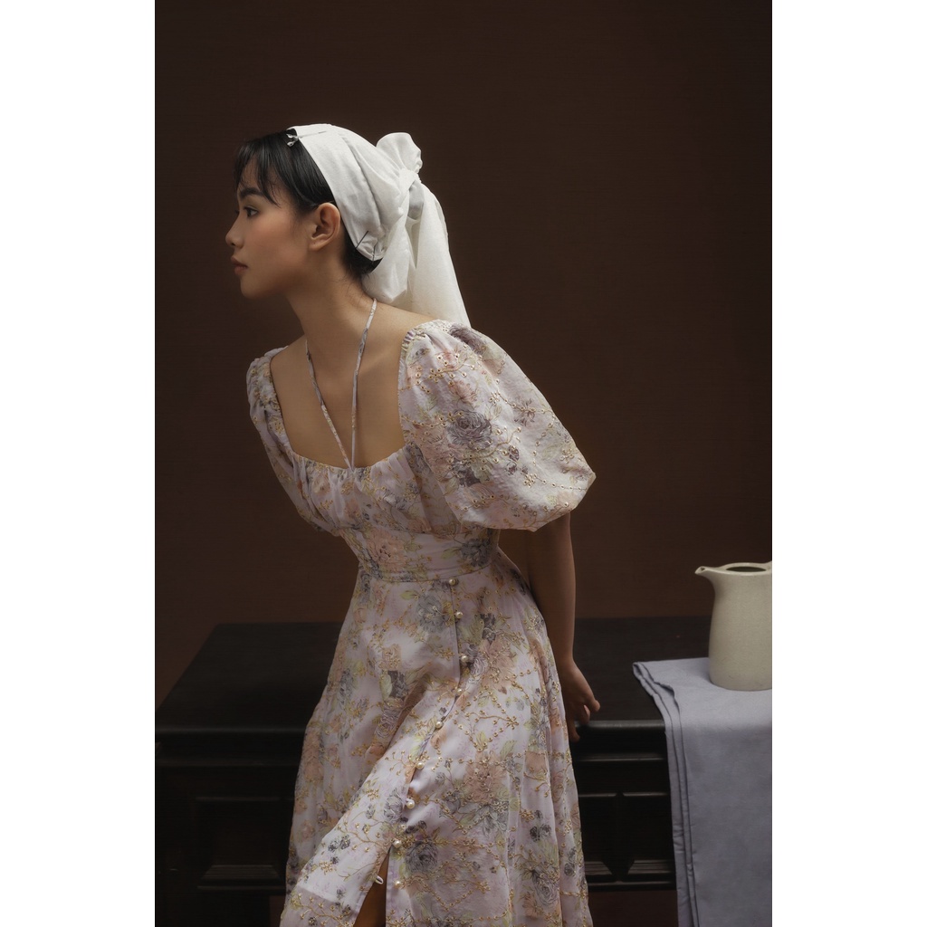 Đầm dài xẻ tà tay phồng The Country Cortana Purple vải voan in hoa tím nhạt